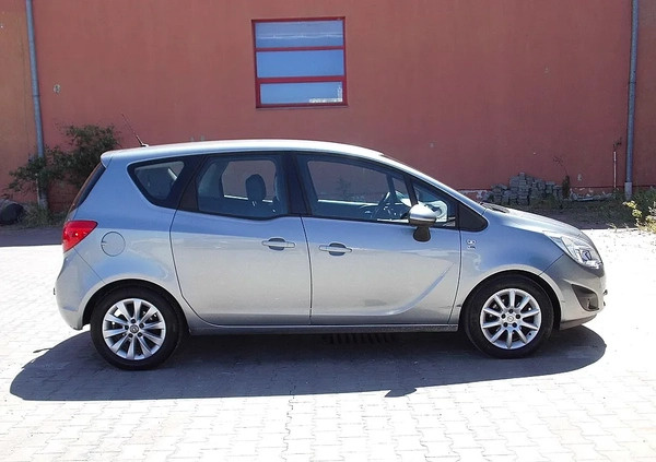 Opel Meriva cena 22900 przebieg: 193000, rok produkcji 2012 z Małogoszcz małe 379